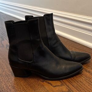 Vagabond Black Leather Ankle Booties